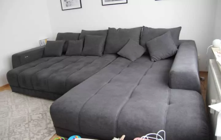 canapé en gris foncé (extensible électriquement)