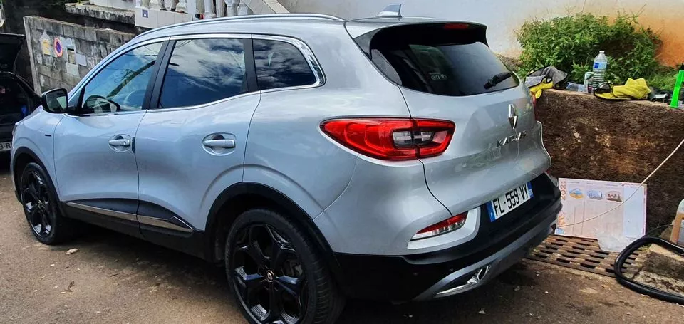 Je propose nettoyer de voiture à la vapeur